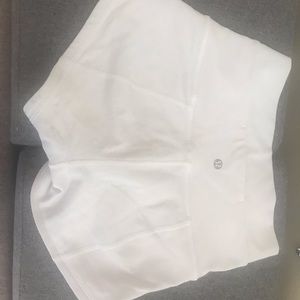 Lulu lemon White Wunder Under shorts size 4